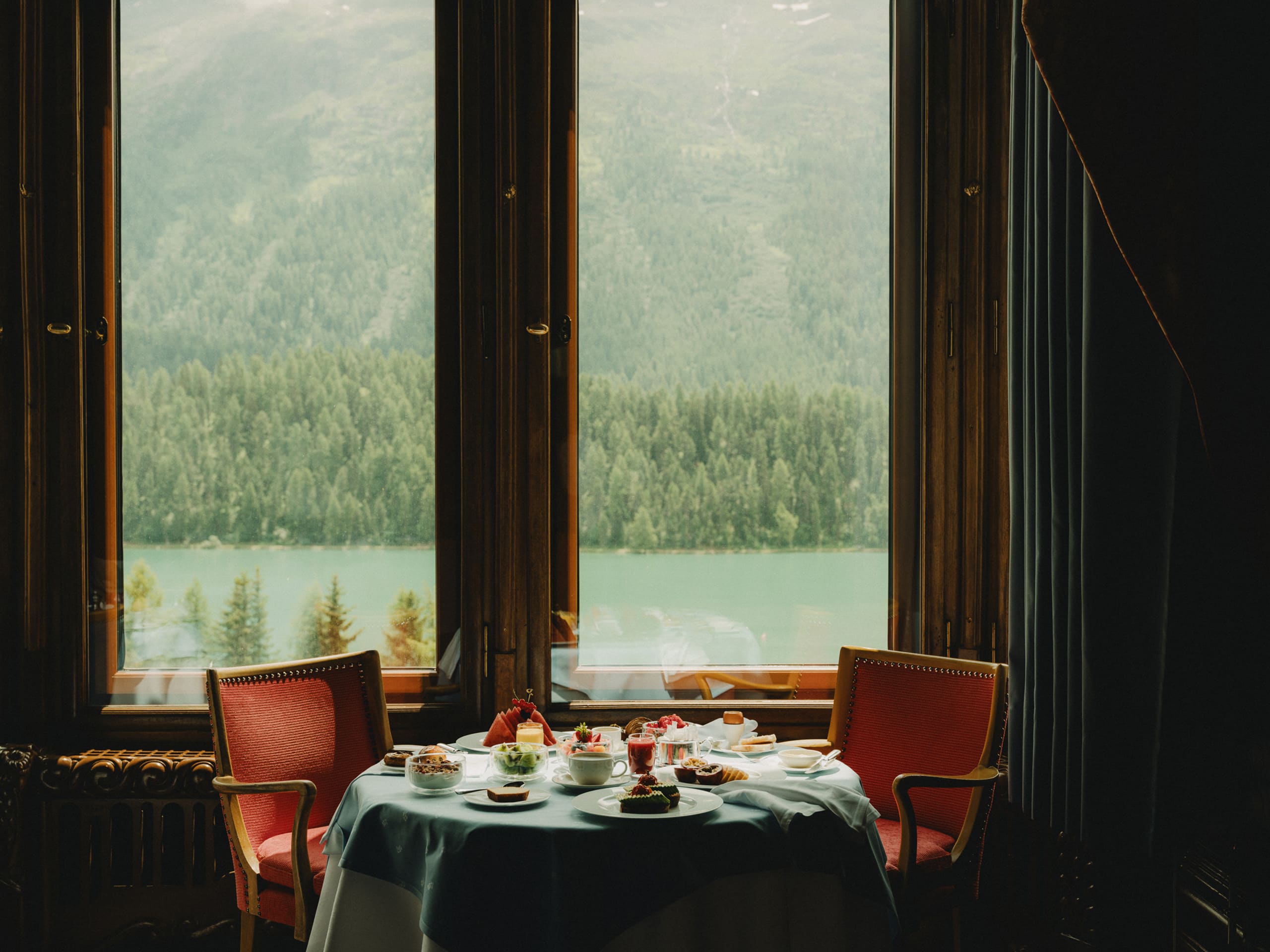 Badrutts Palace Food And Beverage Restaurants Le Restaurant Breakfast Table Summer Lakeview