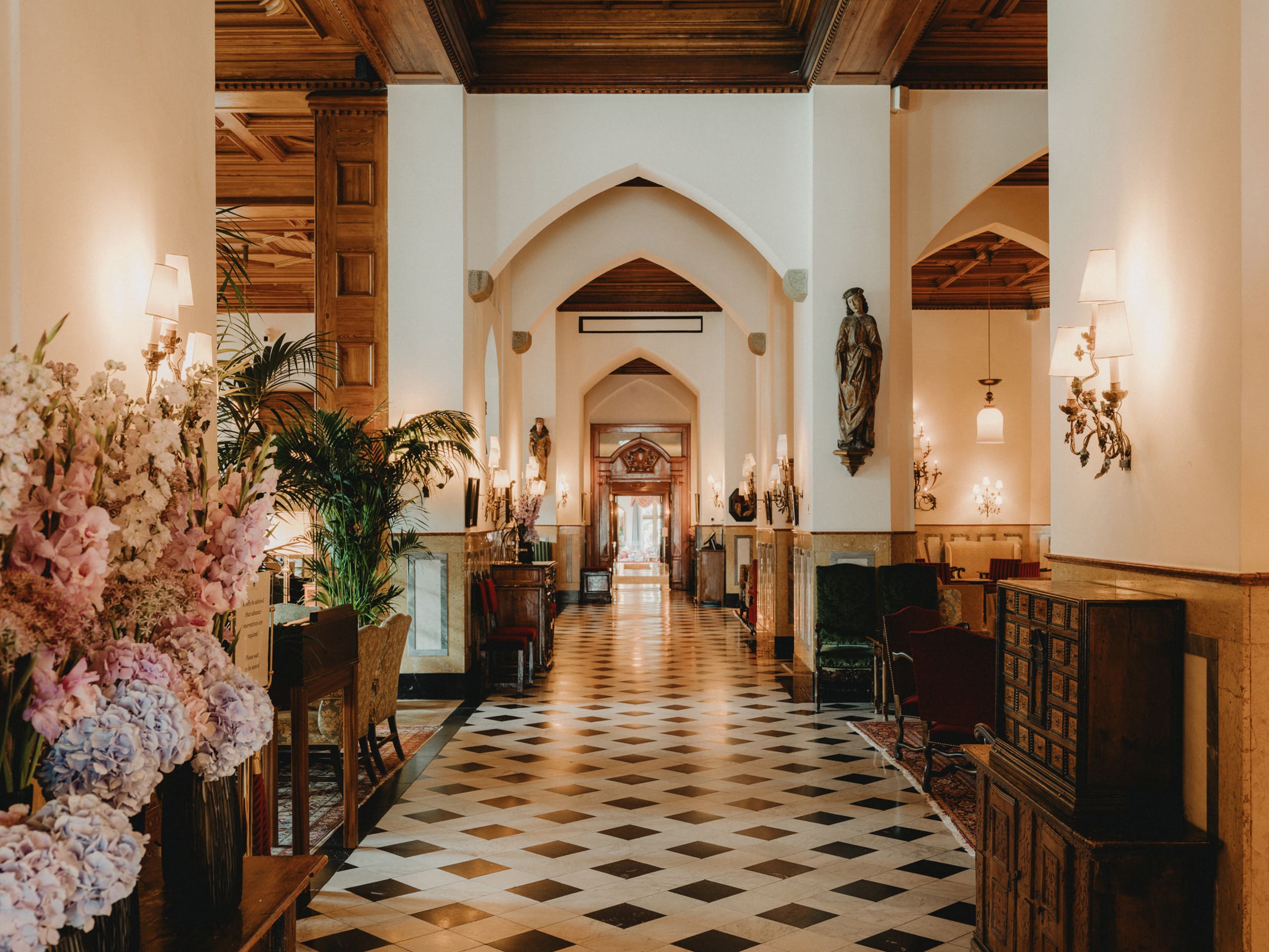 Badrutts Palace Food And Beverage Restaurants Le Grand Hall Interior Hallway