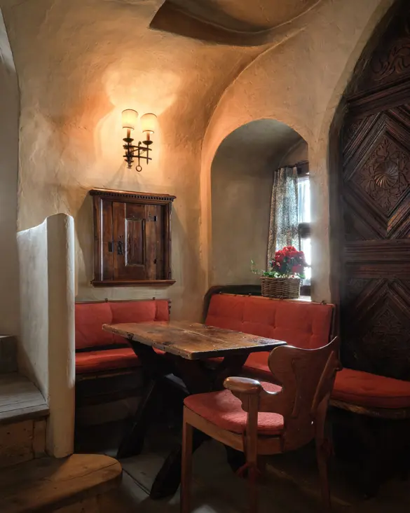 Badrutts Palace Food And Beverage Bars Polo Bar Interior 2