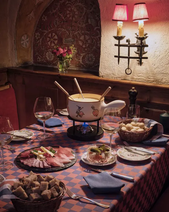Badrutts Palace Food And Beverage Restaraurants Chesa Veglia Carigiet Fondue Stuebli Interior Table Decoration Fondue