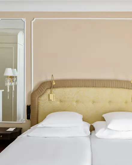 Badrutts Palace Rooms Deluxe Double Room Lake View Bed 2
