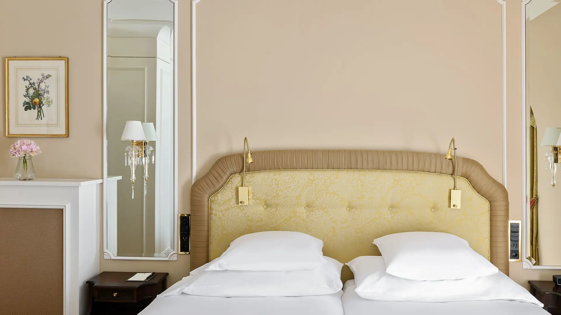 Badrutts Palace Rooms Deluxe Double Room Lake View Bed 2