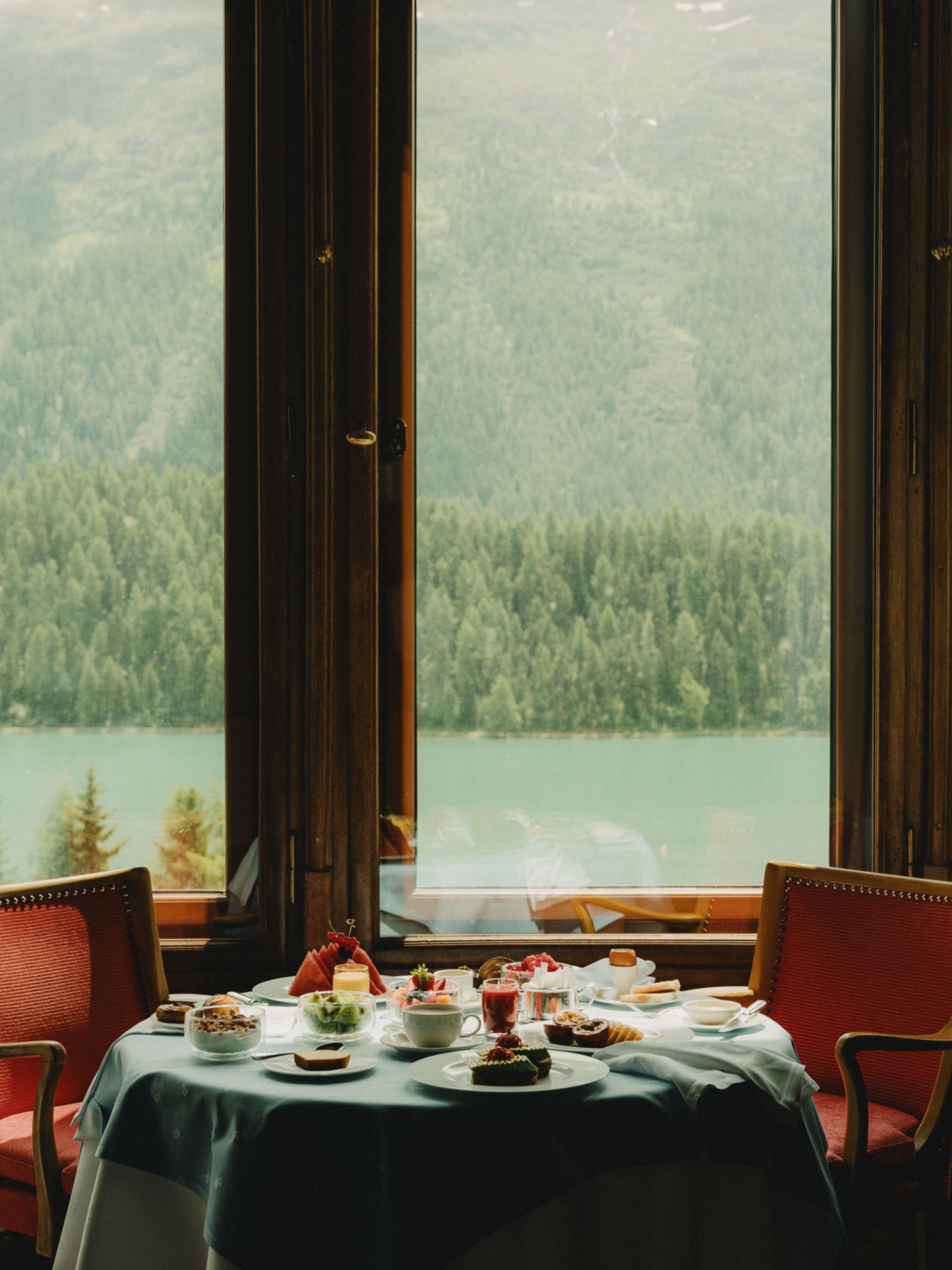 Badrutts Palace Food And Beverage A Perfect Day Le Restaurant Breakfast Table