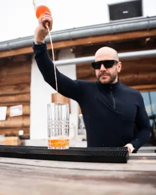 Badrutts Palace Food And Beverage Restaurants Clubs Paradiso Mountain Club Barkeeper Mixologe
