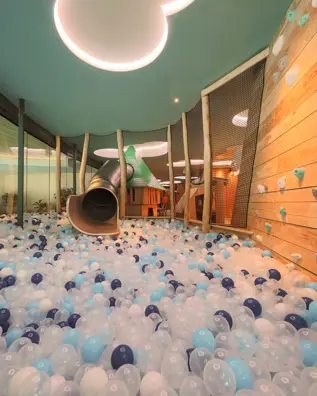 Badrutts Palace Experiences Pallazino Kidsclub Interior Ball Pool 2