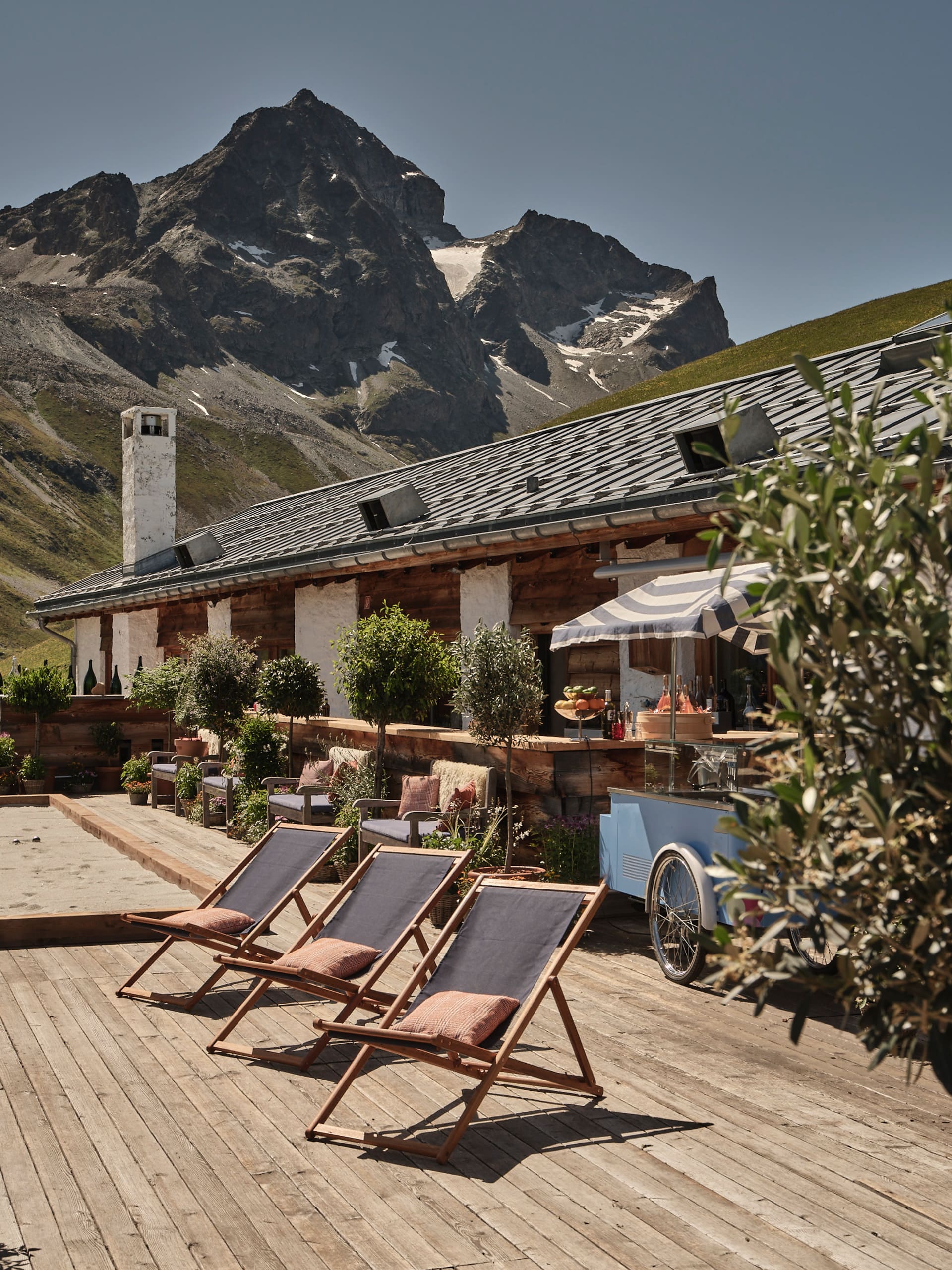 Badrutts Palace Food And Beverage Restaurants Clubs Paradiso Mountain Club Exterior Terrace Sunchairs