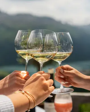 Badrutts Palace Food And Beverage Restaurants Clubs Paradiso Mountain Club Cheers