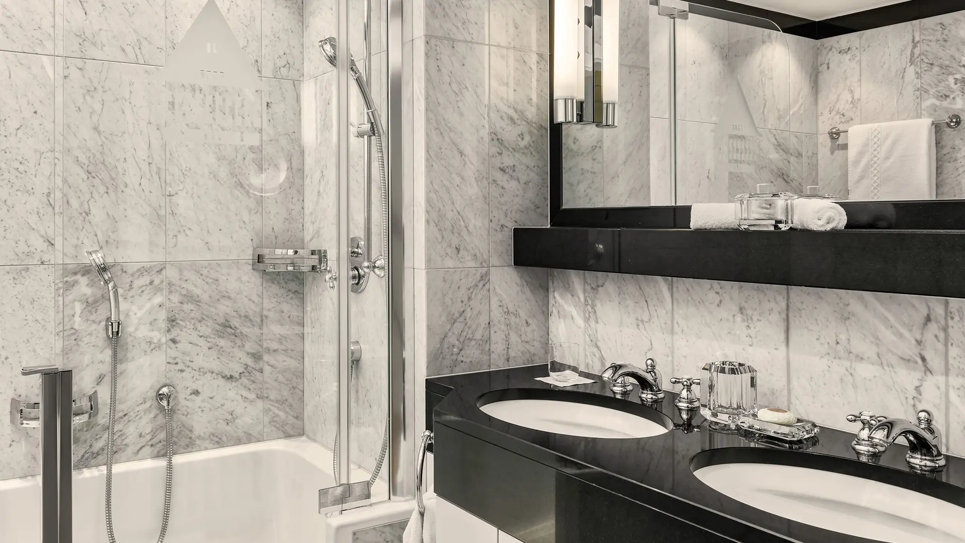 Badrutts Palace Rooms Deluxe Double Room Lake View Bathroom