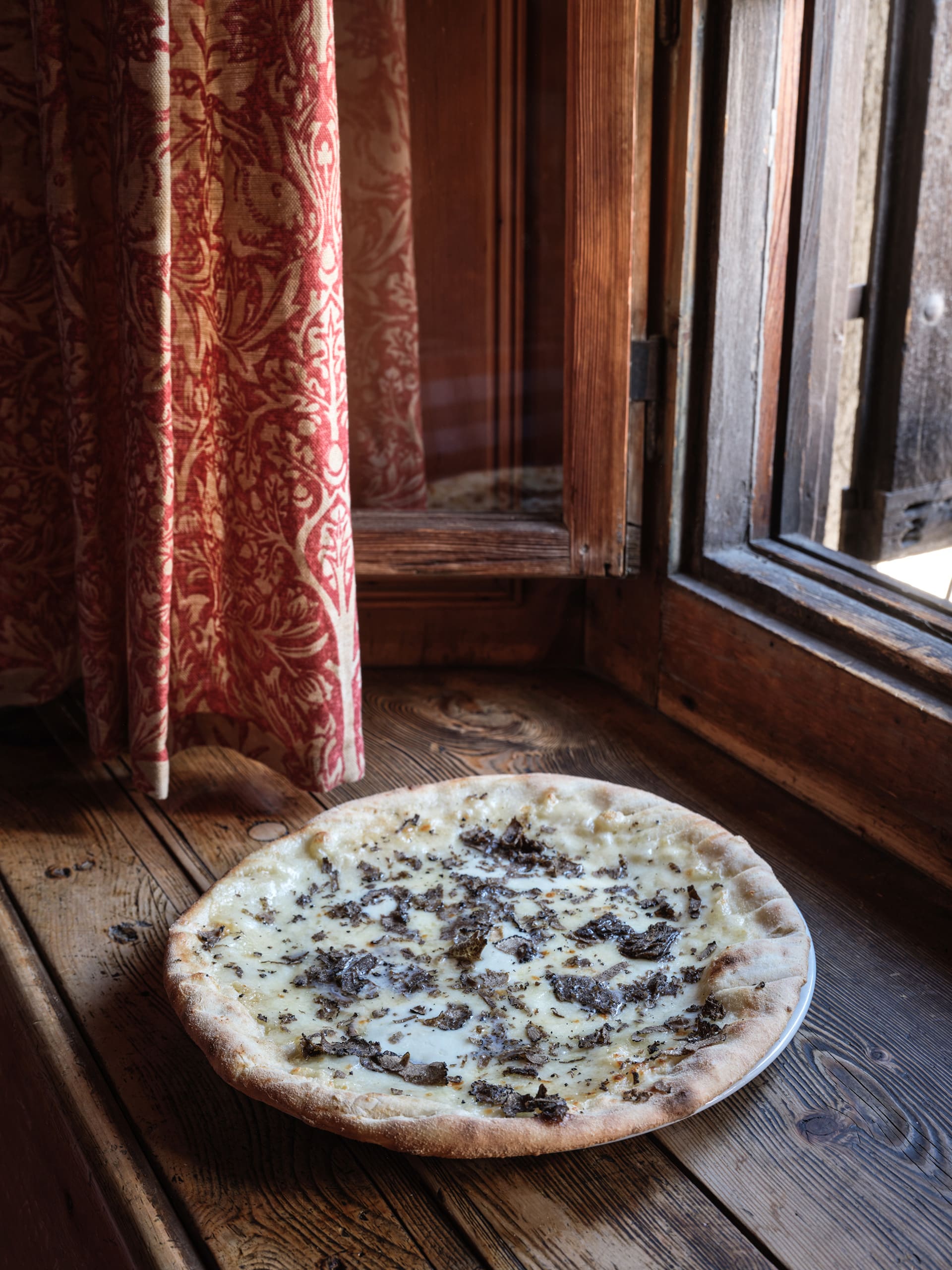 Badrutts Palace Food And Beverage Restaurants Chesa Veglia Pizzeria Heuboden Food Pizza