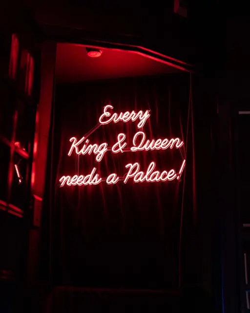 Badrutts Palace Food And Beverage Restaurants Clubs Bar Kings Social House Interior Neon