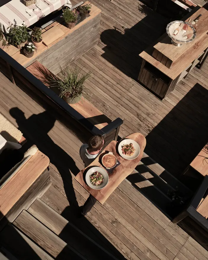 Badrutts Palace Food And Beverage Restaurants Clubs Paradiso Mountain Club Exterior Waiter