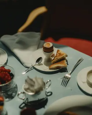 Badrutts Palace Food And Beverage Restaurants Le Restaurant Breakfast Table Detail