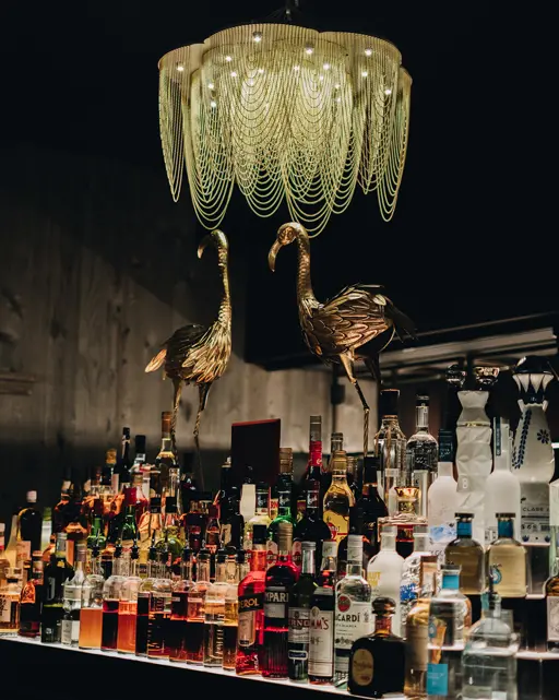 Badrutts Palace Food And Beverage Restaurants Clubs Bar Kings Social House Interior Bar Chandelier