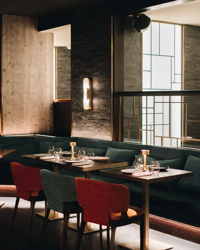 Badrutts Palace Food And Beverage Restaurants Clubs Bar Kings Social House Table Setting